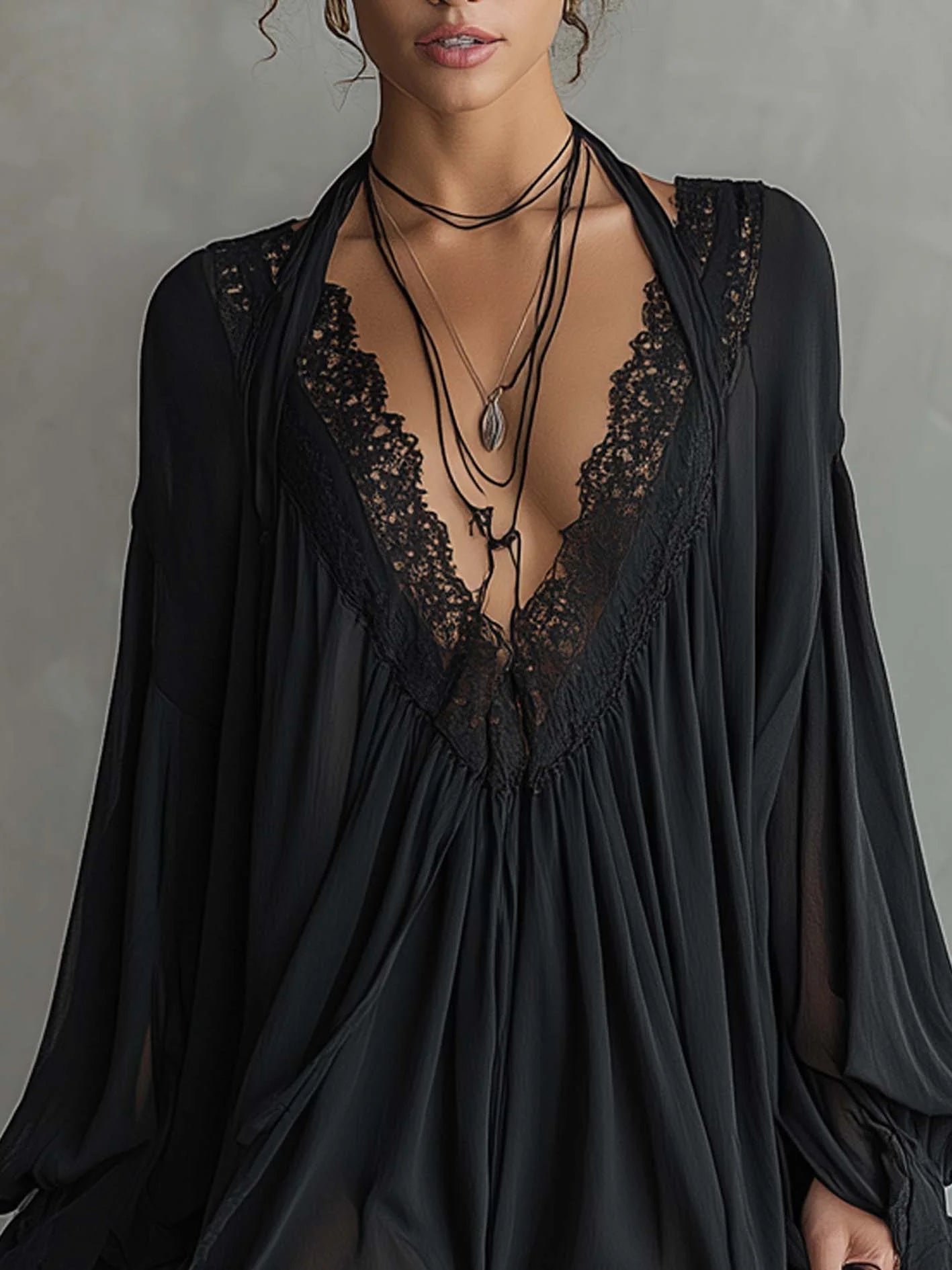 Cassandre – Chiffon-Minikleid mit Spitze