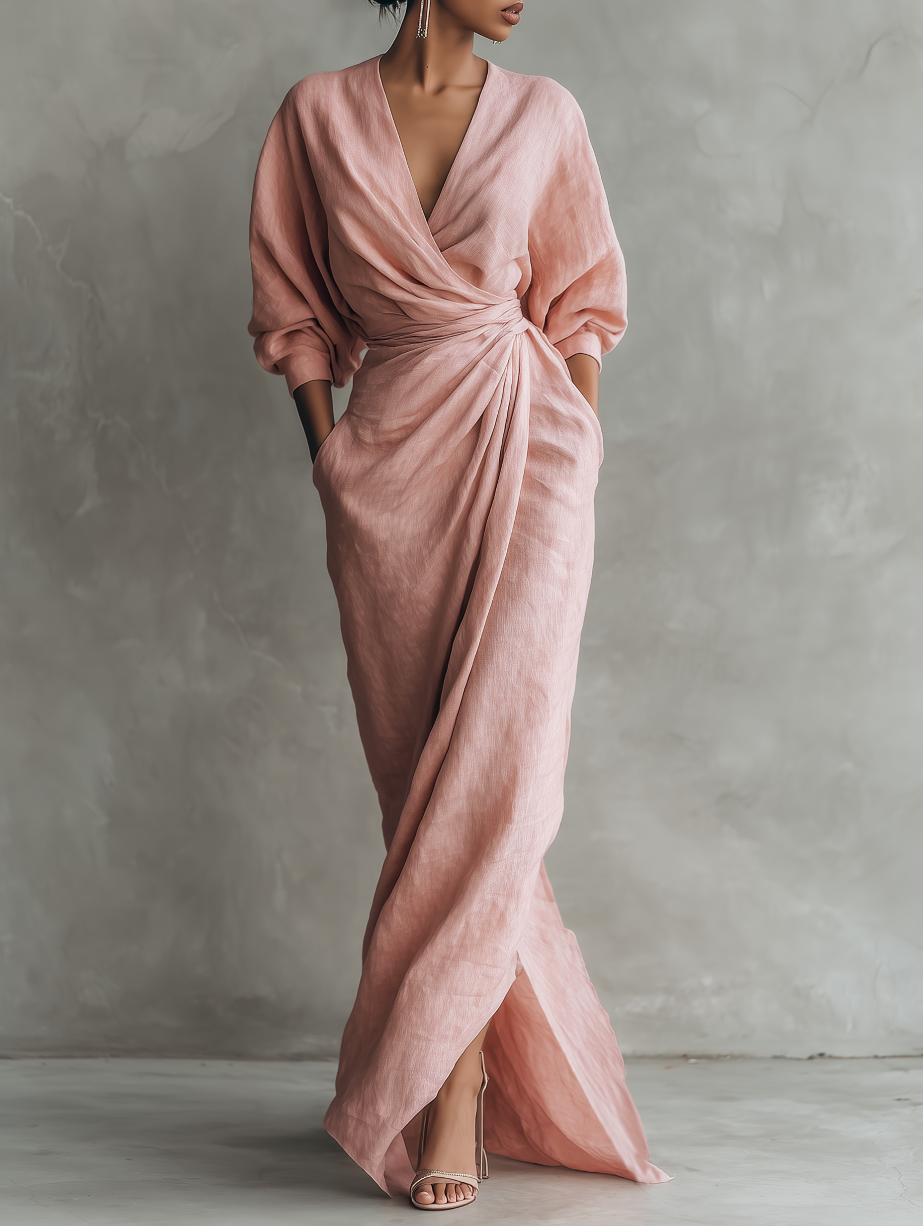 Minimalistisches Maxikleid in Pink mit V-Ausschnitt aus Leinenmischung für die Frau