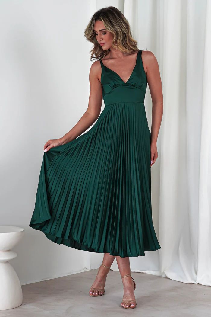 Langes plissiertes Kleid mit V-Ausschnitt