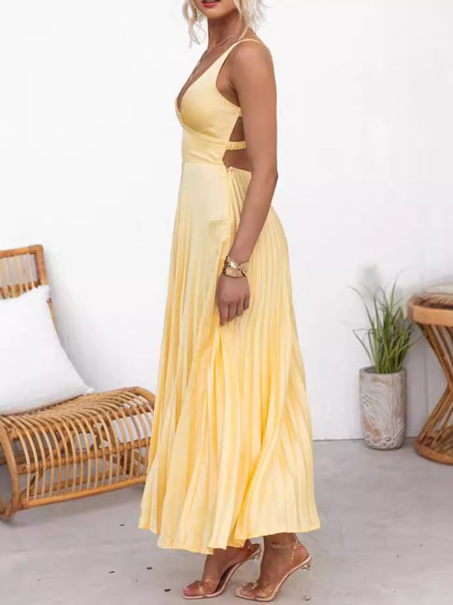 Langes plissiertes Kleid mit V-Ausschnitt