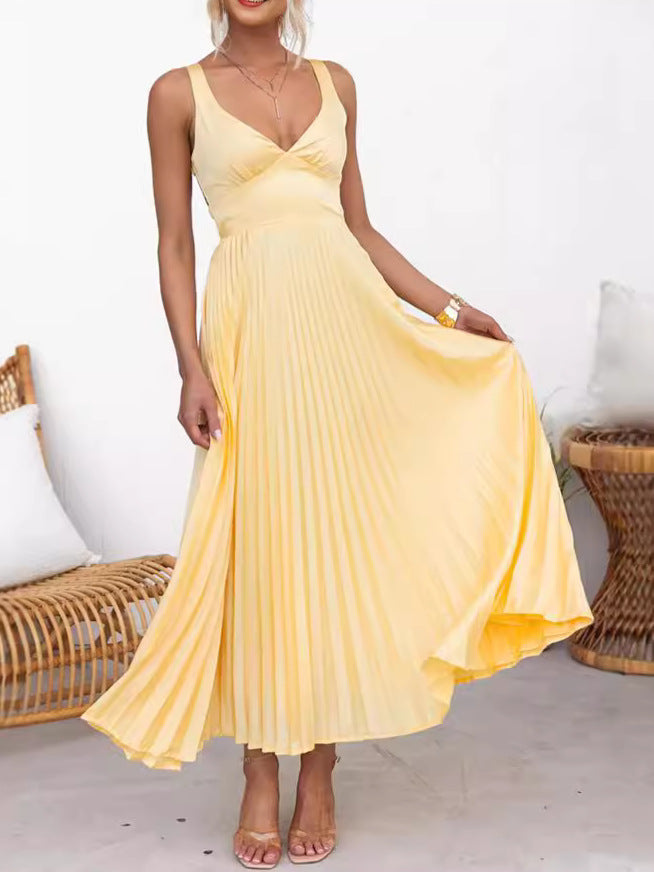 Langes plissiertes Kleid mit V-Ausschnitt