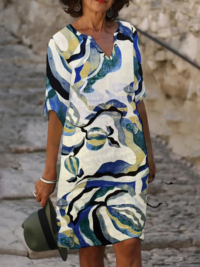 Alana – Farbenfrohes Sommerkleid mit künstlerischem Print