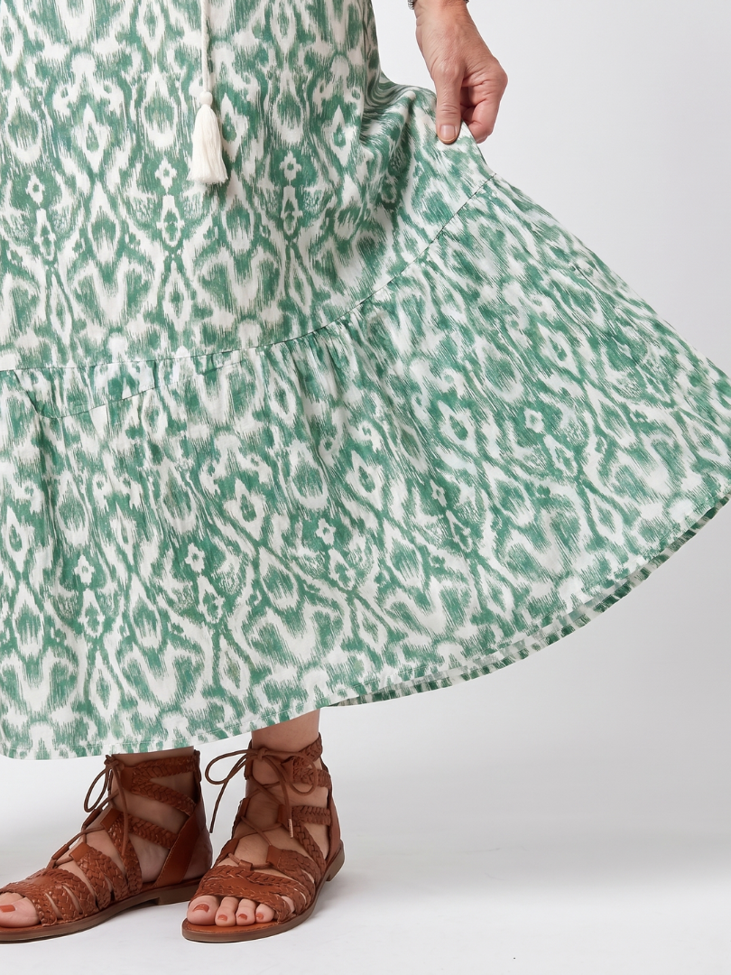 Ilara | Gemustertes Midi-Kleid mit V-Ausschnitt und Quasten