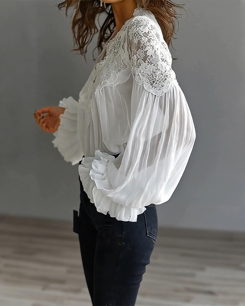 Patchwork-Spitzenbluse mit V-Ausschnitt