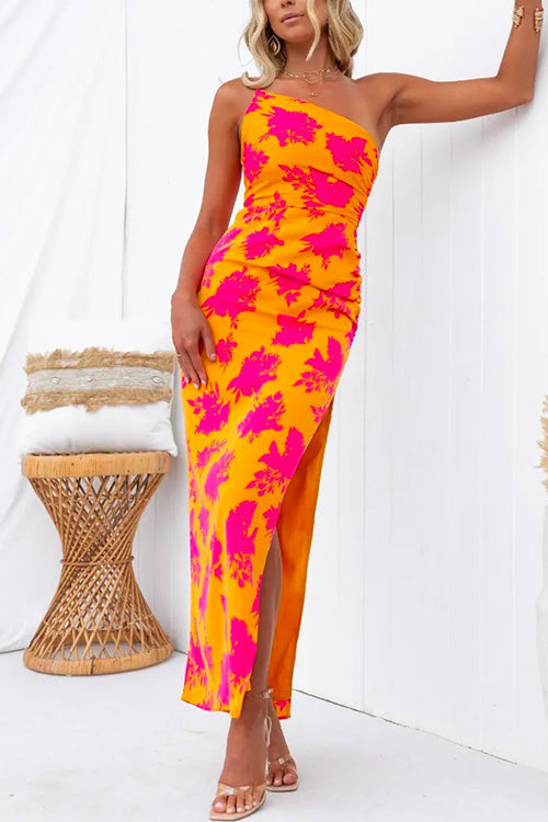 Langes One-Shoulder-Kleid mit Seitenschlitz und elegantem Druck