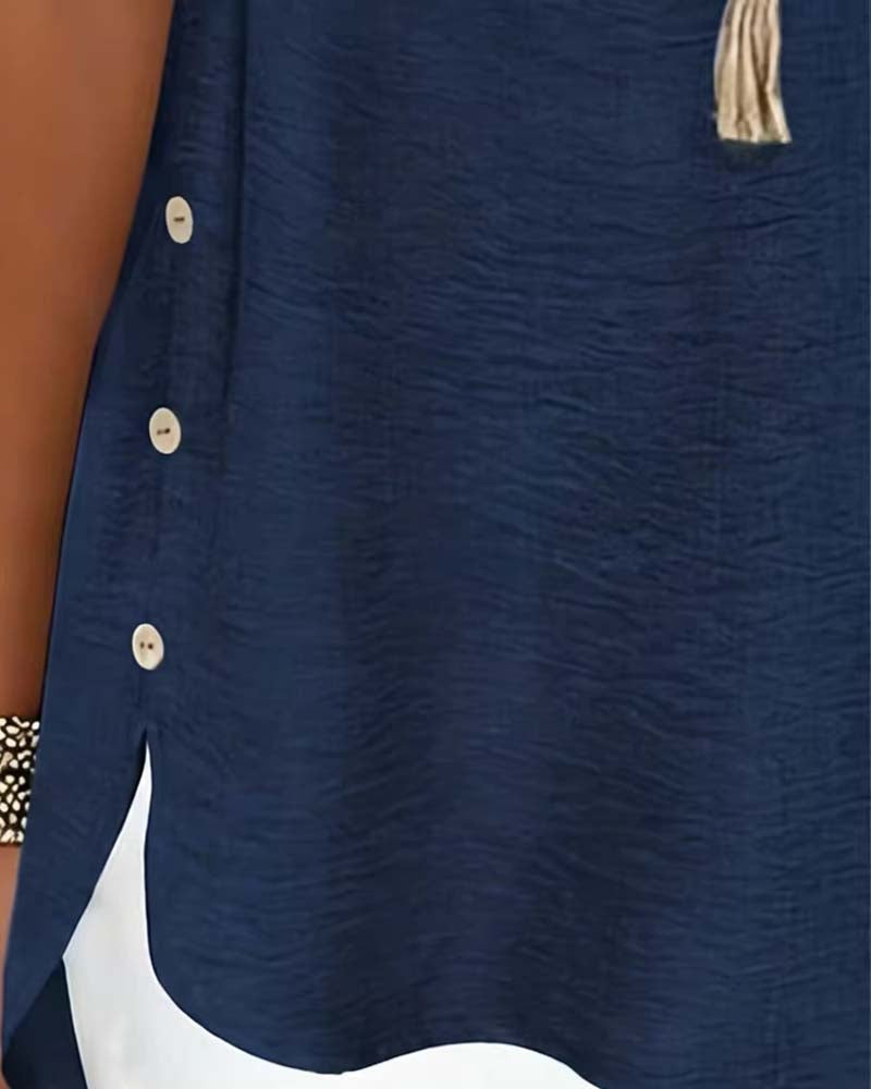 Unifarbene Bluse mit Seitenschlitz und kurzen Ärmeln