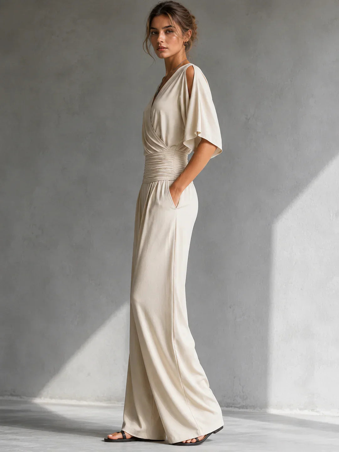 Alia | Eleganter Jumpsuit im Wickel-Look mit weitem Bein