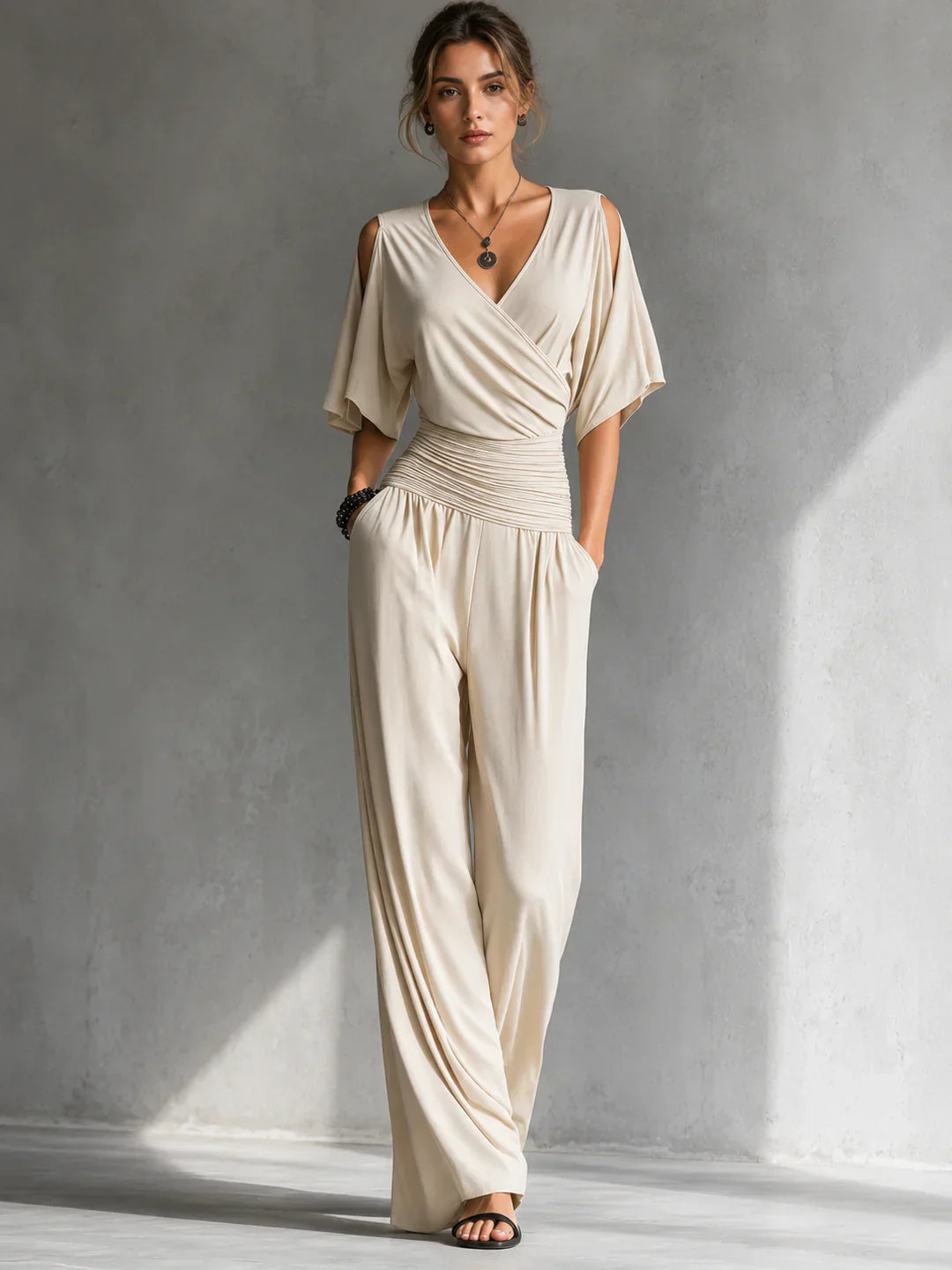 Alia | Eleganter Jumpsuit im Wickel-Look mit weitem Bein