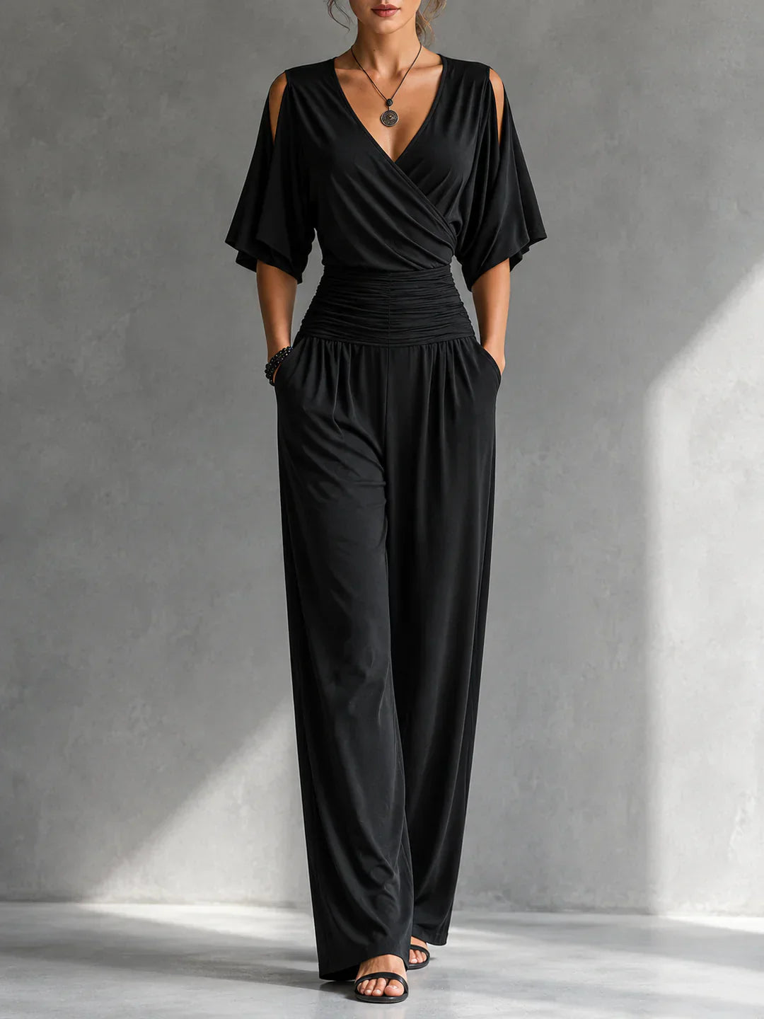 Alia | Eleganter Jumpsuit im Wickel-Look mit weitem Bein