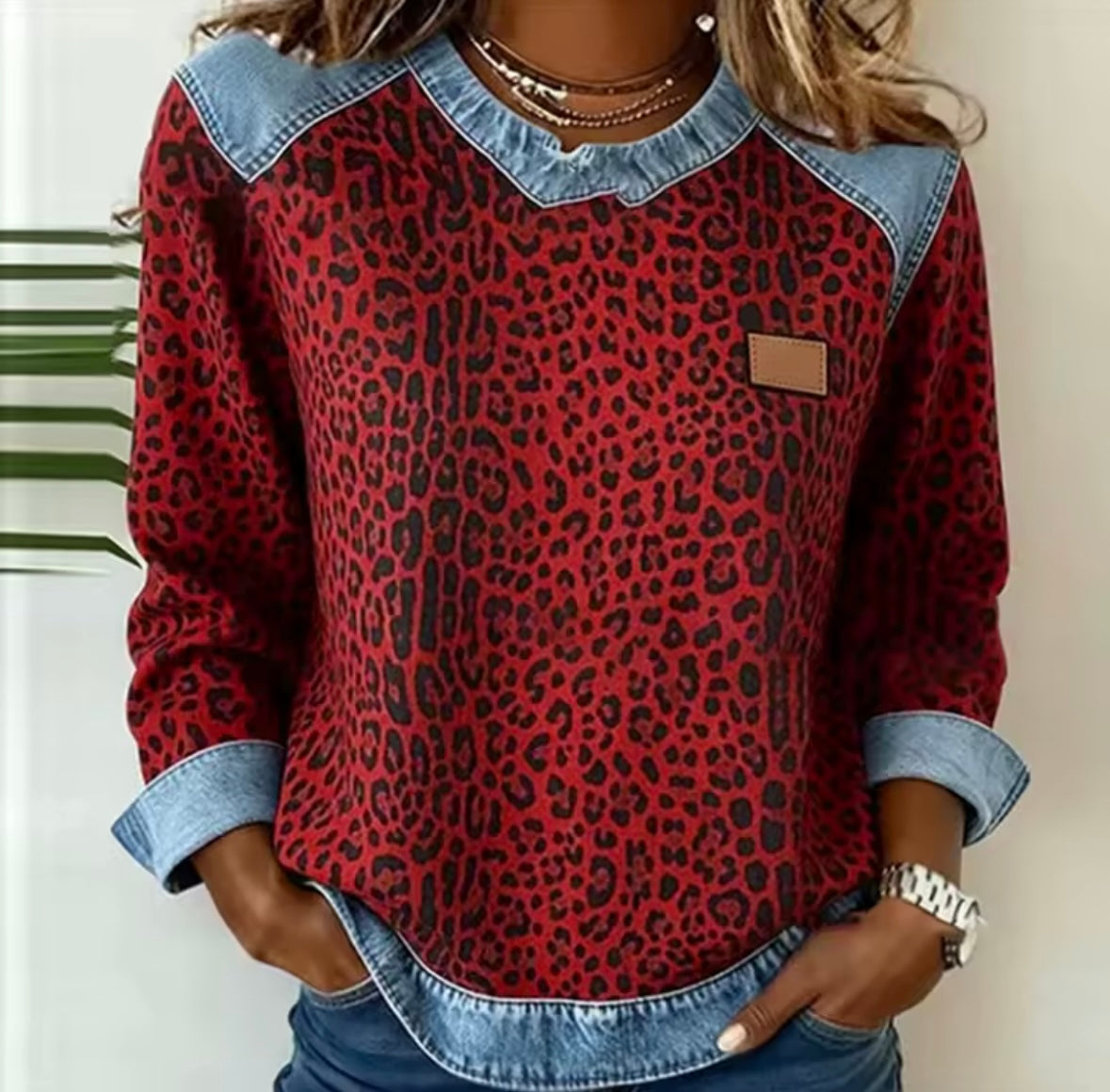 Hollyn™ | Pullover mit Leopardenmuster und Denim-Kragen