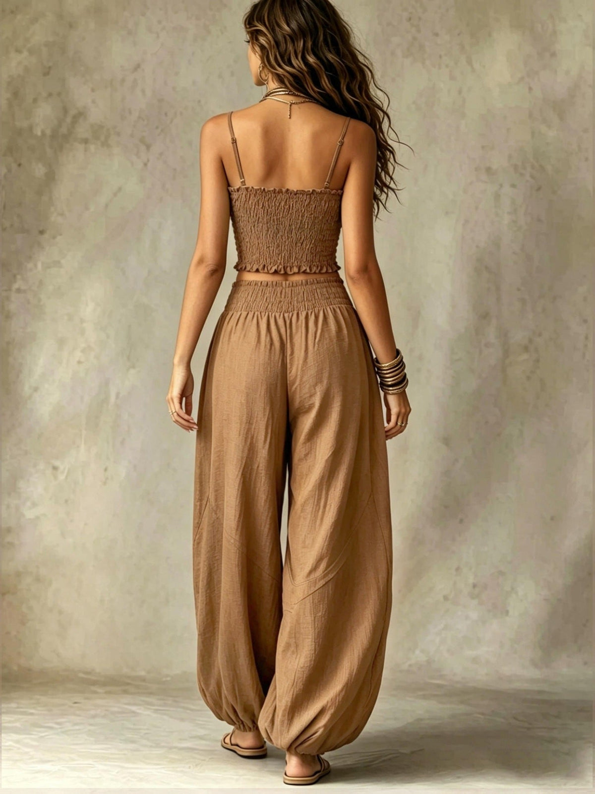 Zweiteiliges Set mit gesmoktem Crop-Top und weiter Hose