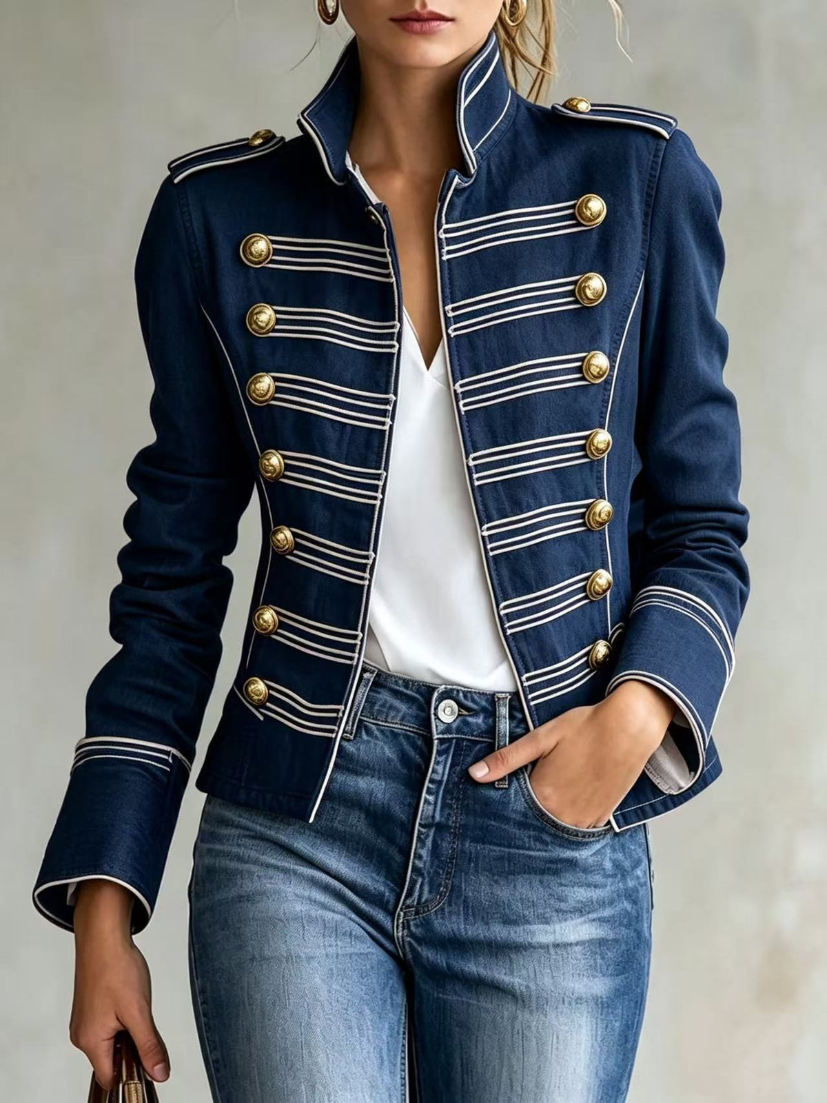 Marion – Militärische Jeansjacke mit goldenen Knöpfen