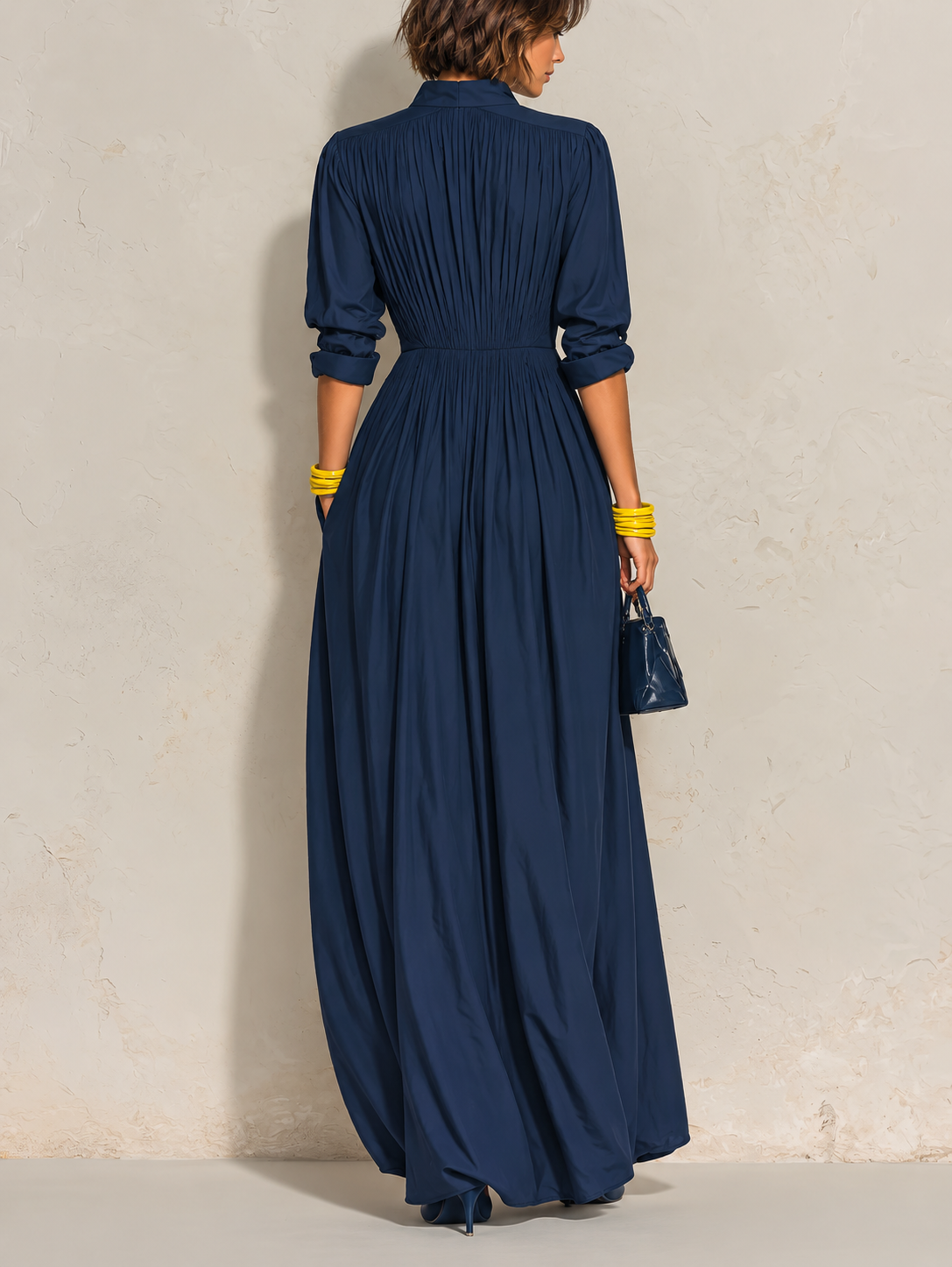 Azurine | Marineblaues langes Plisseekleid mit V-Ausschnitt