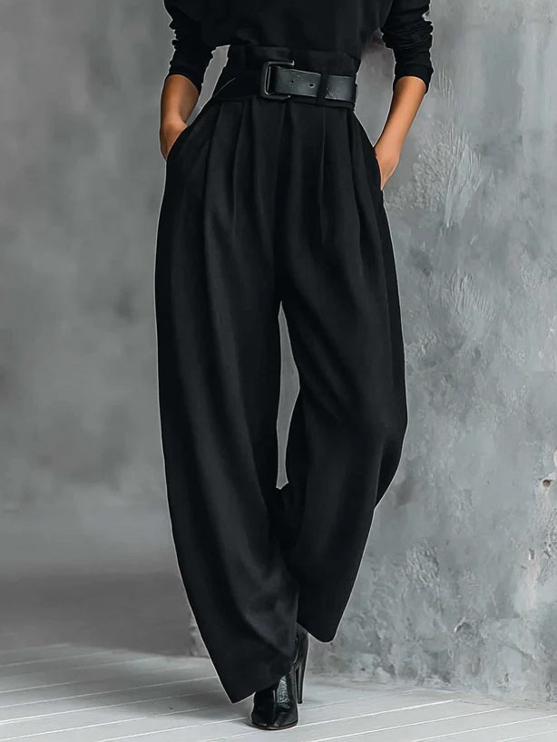 Geneviève | Schwarzes Set mit Stehkragen und gerader Hose