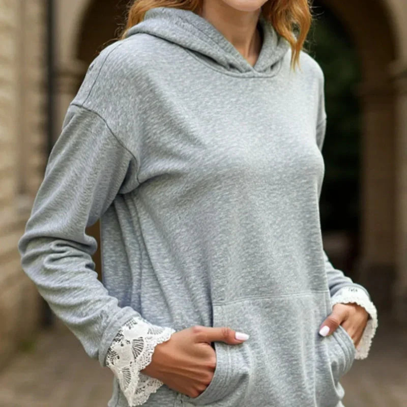 Aveline – Hoodie mit Spitzenakzenten und stilvollem Komfort