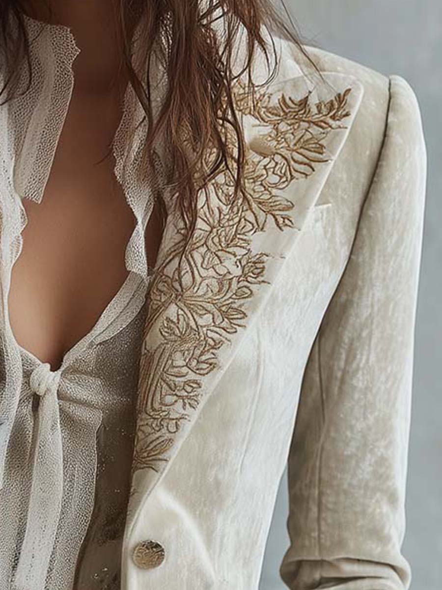 Damen Taillierter Blazer in Elfenbein mit Stickerei