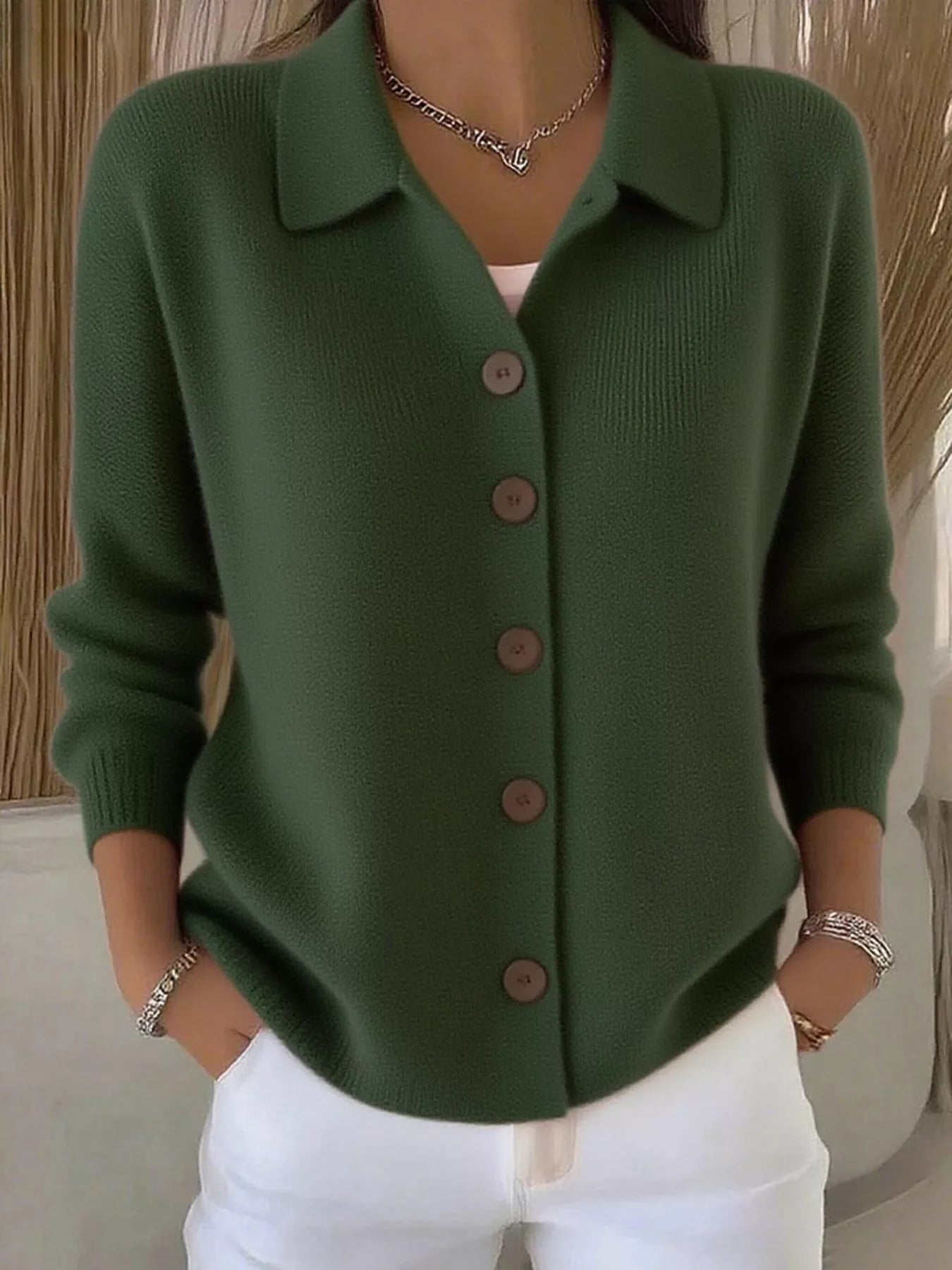 Mila™ – Elegants Strickjäckli mit Chnöpf