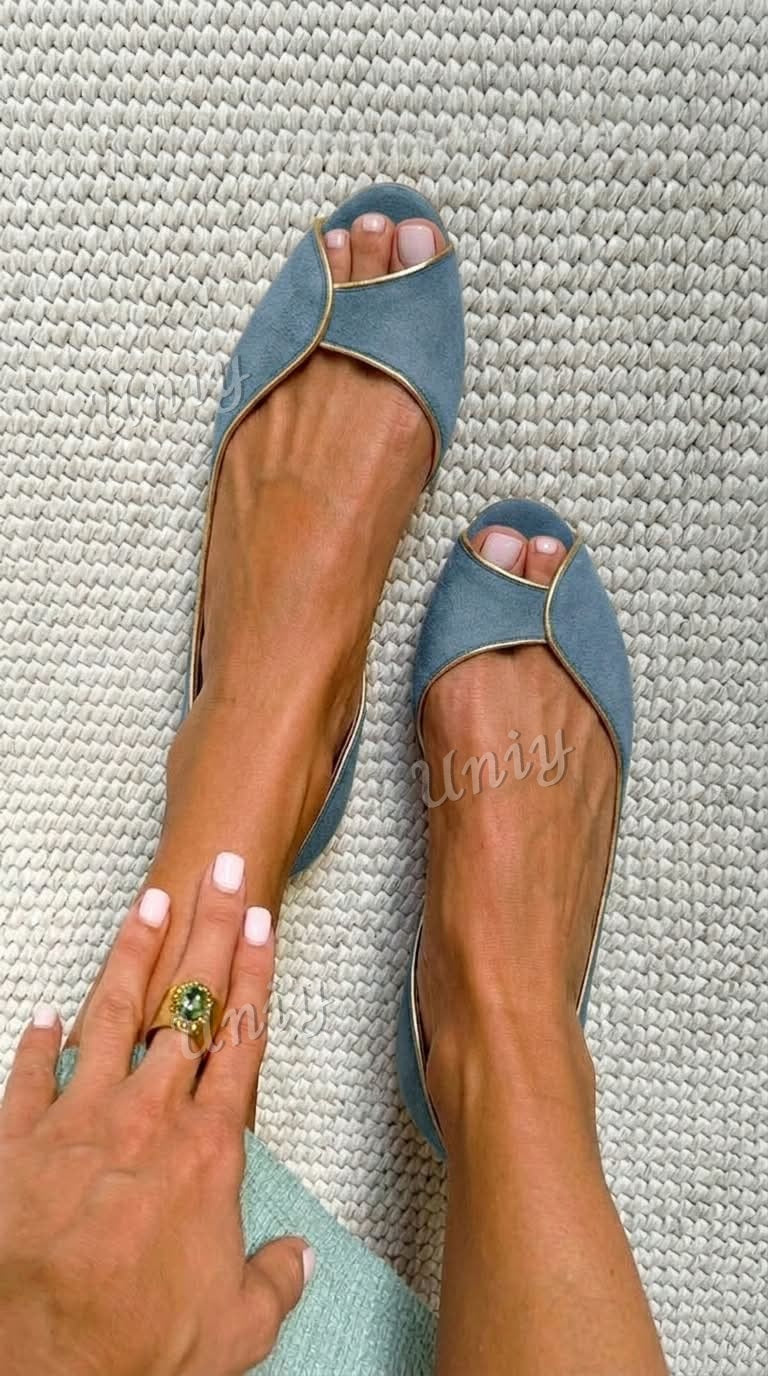 D'Orsay-Ballerinas aus Wildleder mit offener Zehenpartie in Beige und Gold