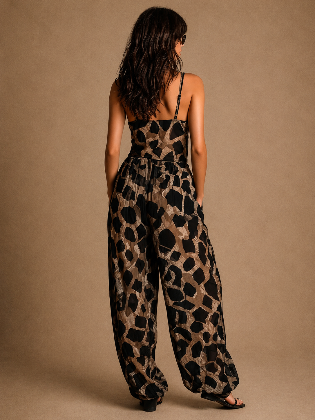 Carla | Neckholder-Jumpsuit mit Animalprint und fließendem Schnitt