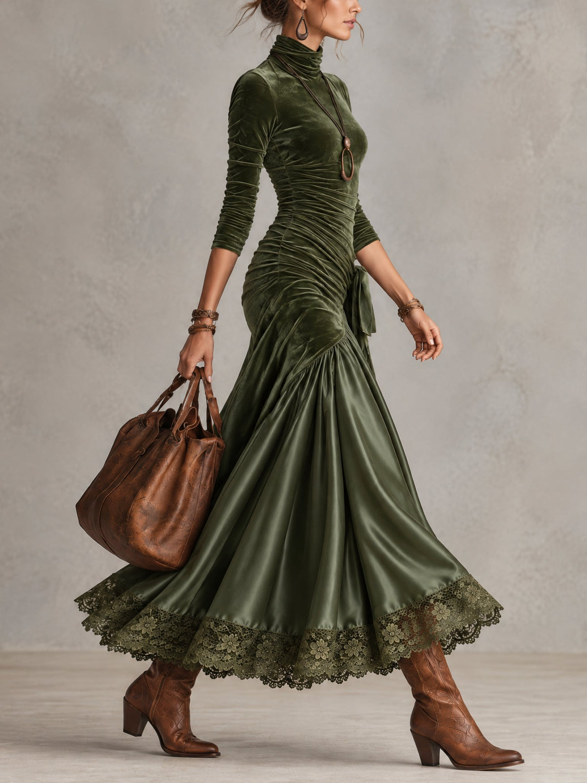 Antonella | Olivgrünes Maxikleid aus Samt und Satin mit Einsätzen und Spitzensaum
