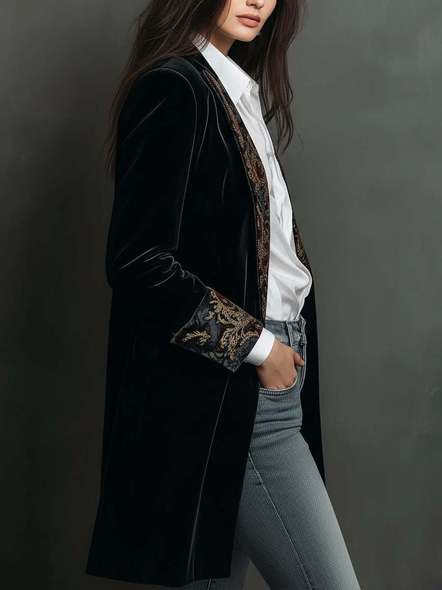Damen Slim-Fit-Blazer in Schwarz mit Barockmuster und Revers