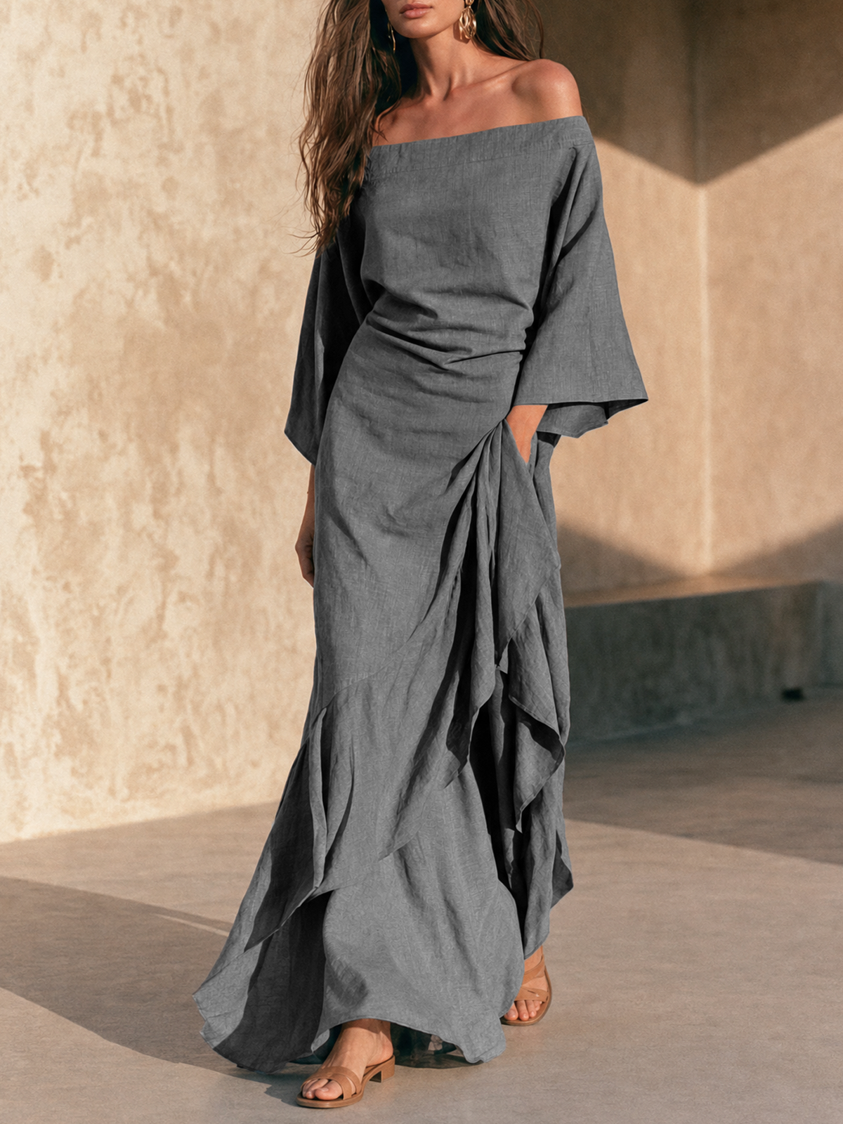 Aure | Minimalistisches schulterfreies Maxikleid mit Volantsaum und ausgestellten Ärmeln