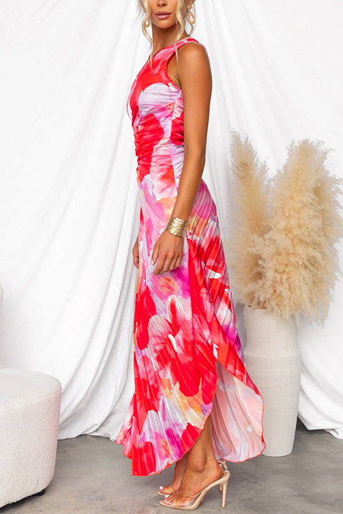 Langes, asymmetrisches Kleid mit einer Schulter, Falten und Druck