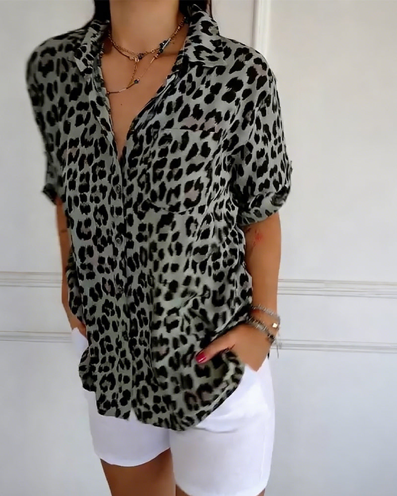 Modische Blusen mit Leopardenmuster