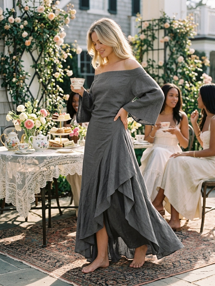 Aure | Minimalistisches schulterfreies Maxikleid mit Volantsaum und ausgestellten Ärmeln