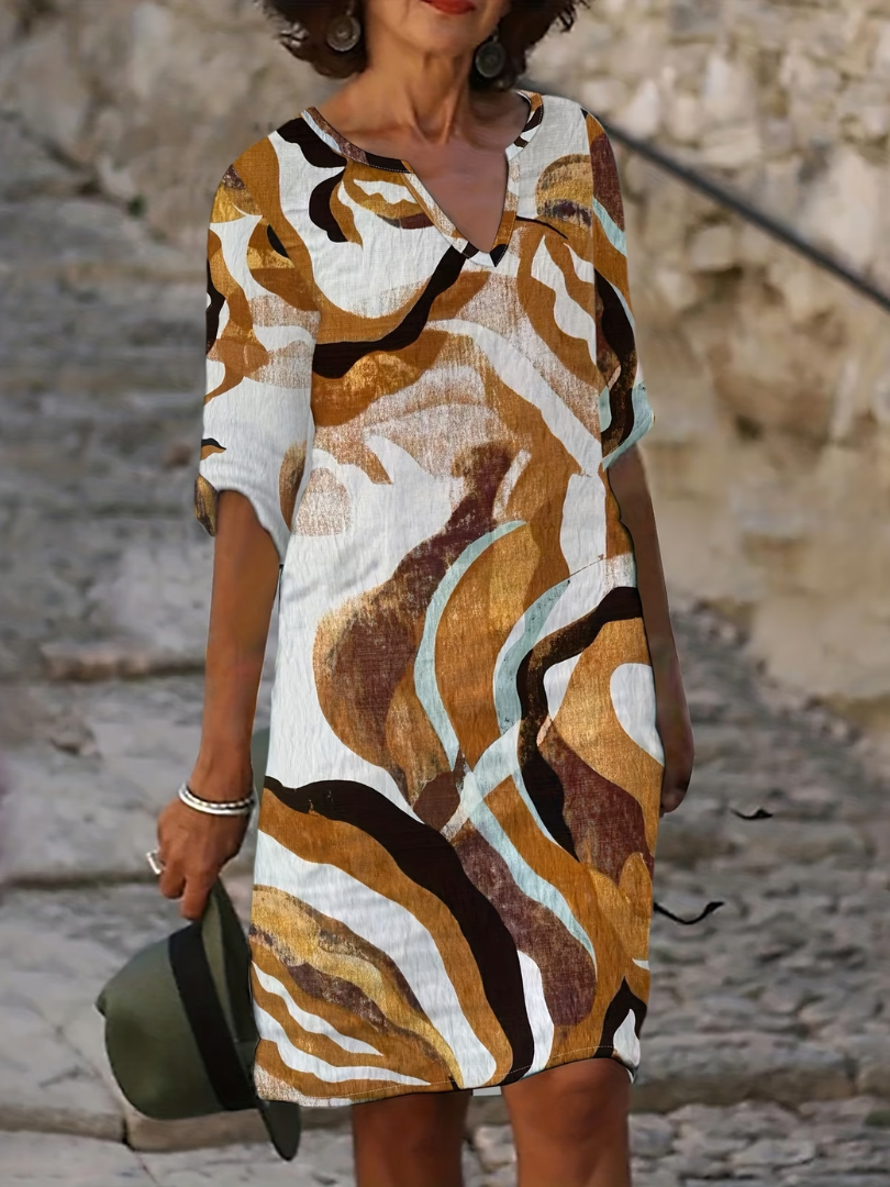 Alana – Farbenfrohes Sommerkleid mit künstlerischem Print