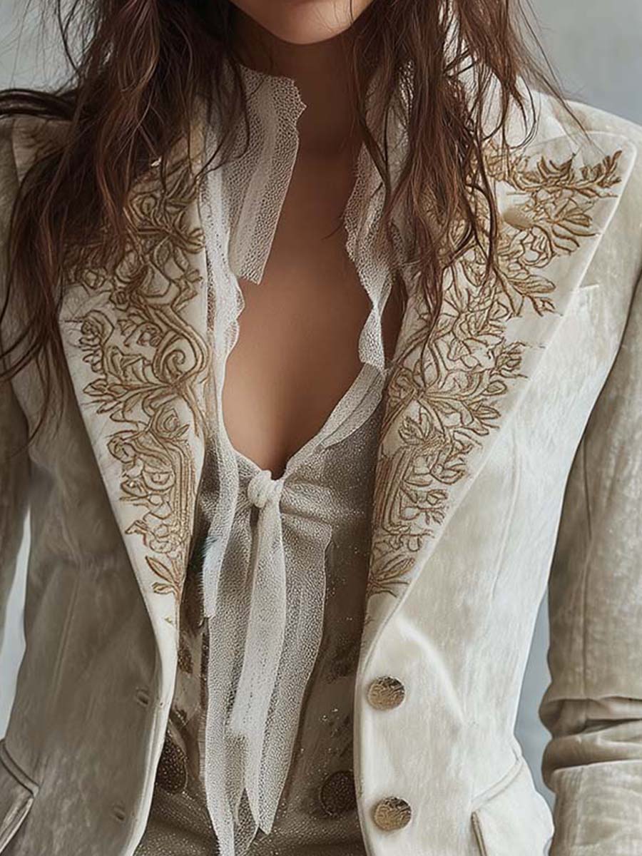 Damen Taillierter Blazer in Elfenbein mit Stickerei