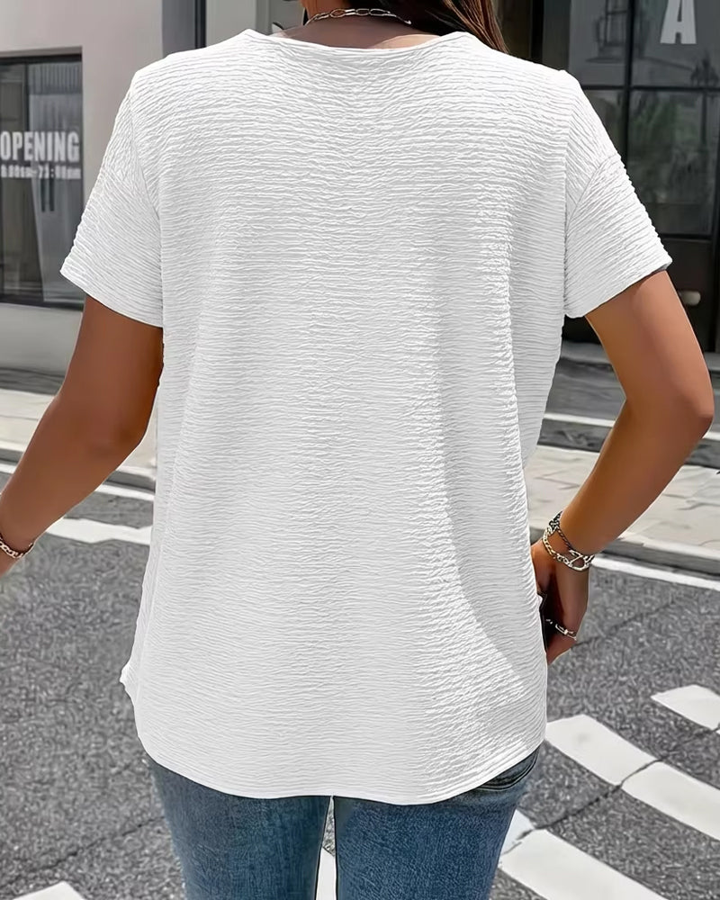 T-Shirt mit Peter-Pan-Kragen mit drei Knöpfen