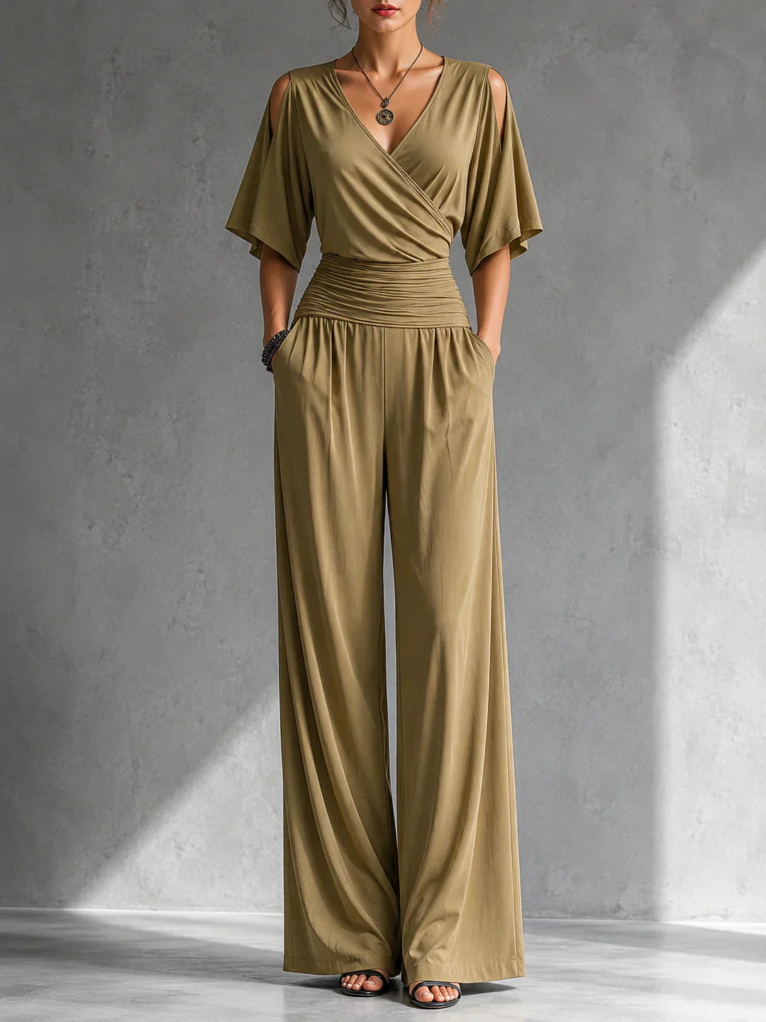 Alia | Eleganter Jumpsuit im Wickel-Look mit weitem Bein