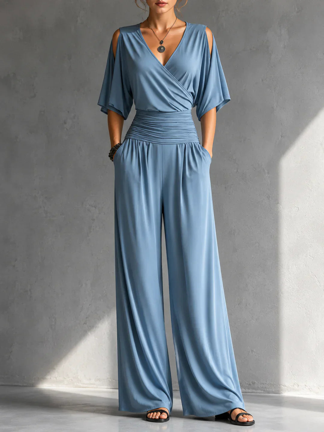 Alia | Eleganter Jumpsuit im Wickel-Look mit weitem Bein