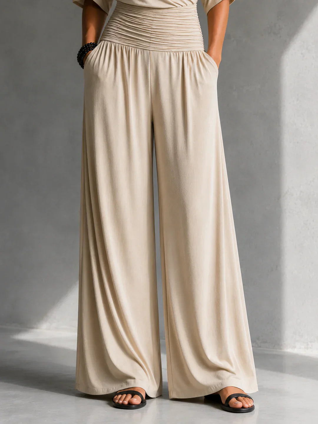Alia | Eleganter Jumpsuit im Wickel-Look mit weitem Bein