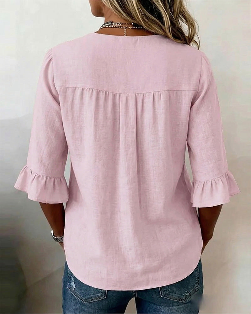 Sophia – Einfarbige Baumwoll-Leinen-Bluse mit Holzknöpfen und Volants
