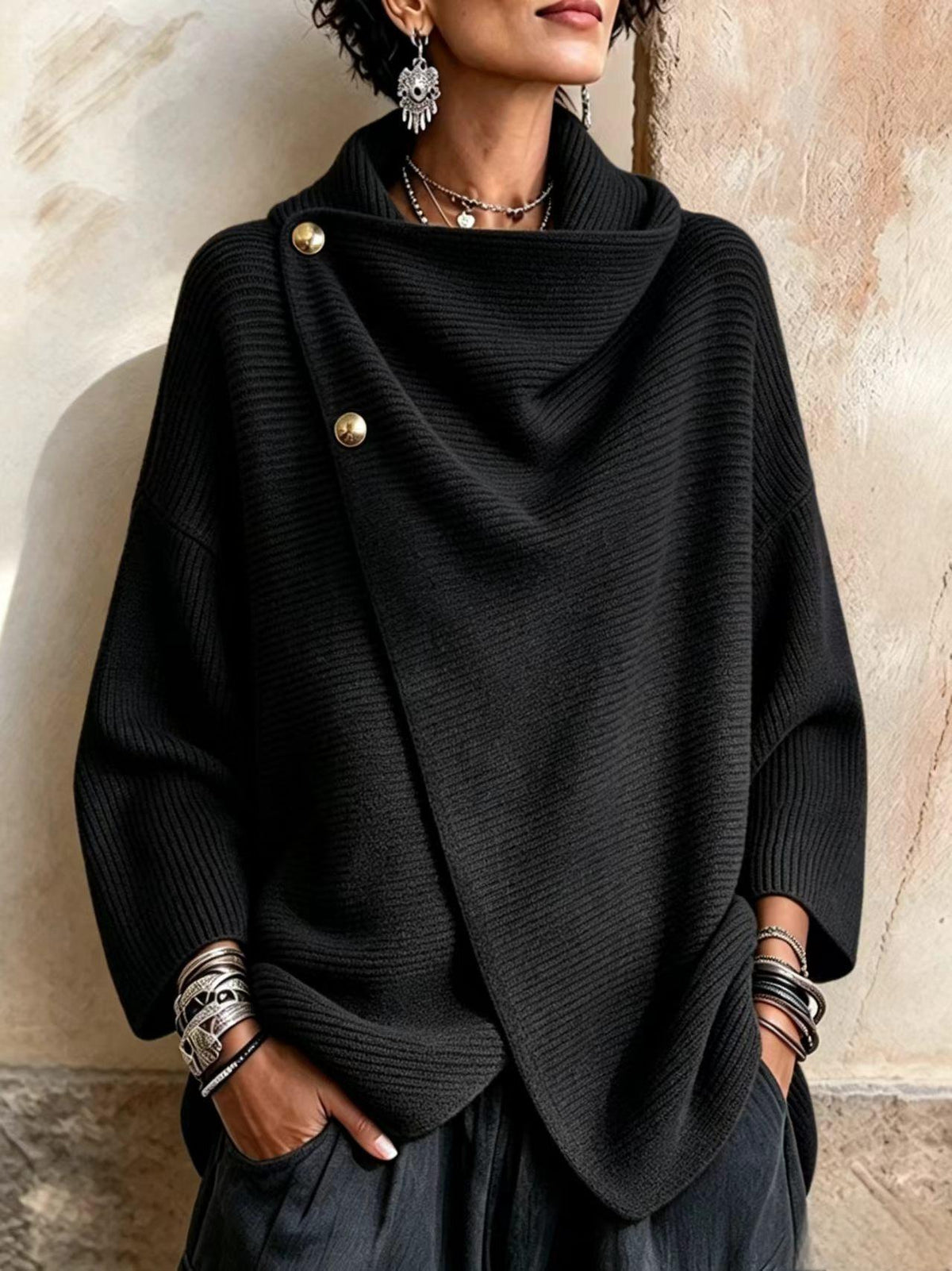 Colette – Asymmetrischer Strickpullover mit Knöpfen