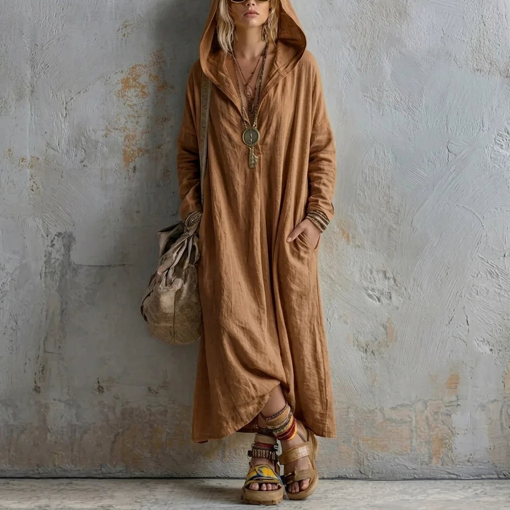 Karina – Fließendes Maxikleid mit Kapuze