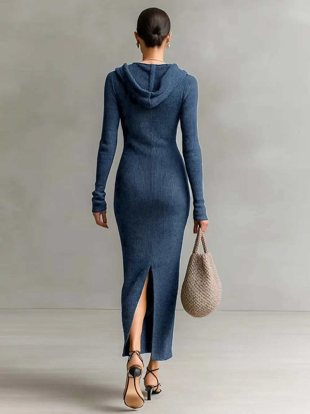 Letitia – Geripptes Strickkleid mit Kapuze