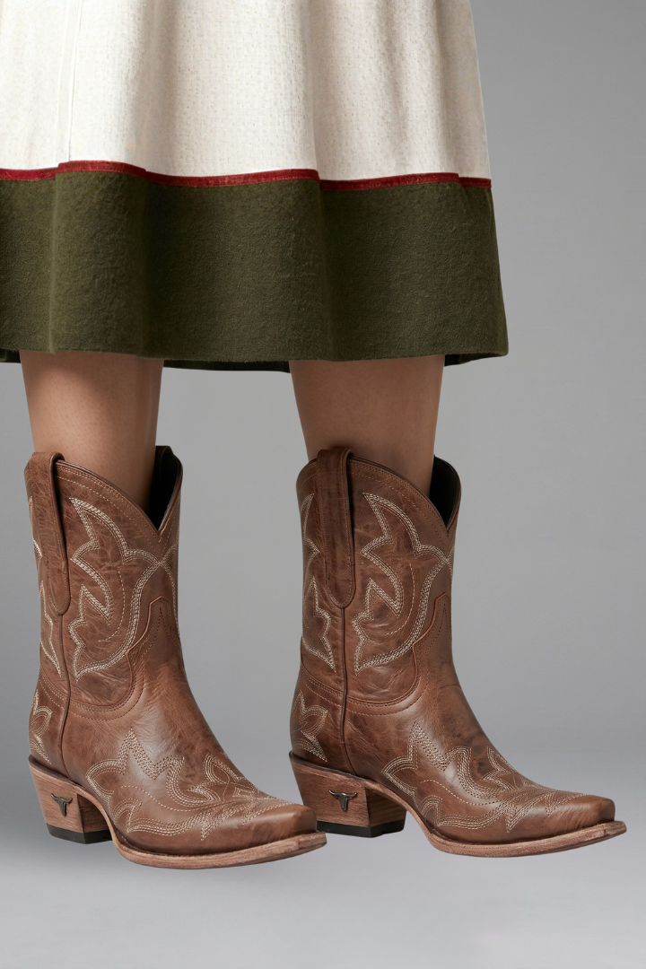 Damenstiefel mit Stickereien für jede Jahreszeit