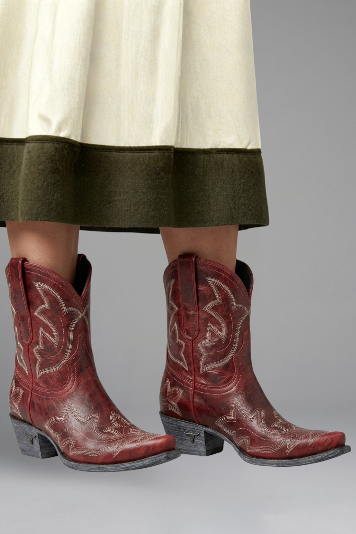 Damenstiefel mit Stickereien für jede Jahreszeit
