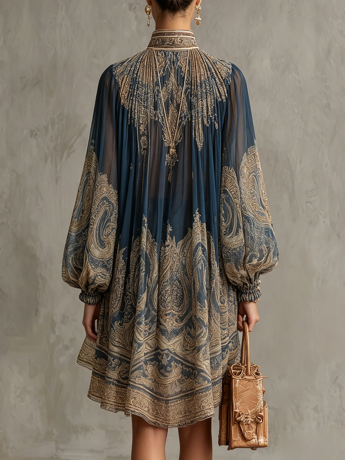 Bérénice | Chiffon-Minikleid mit Barockmuster und Stehkragen