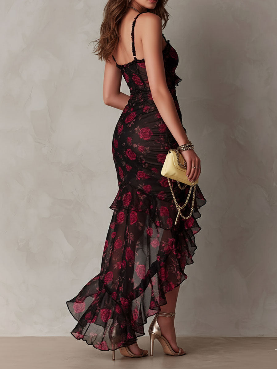 Edith | Kurzes schwarzes und rotes Blumenkleid mit Drapierung und Volantsaum