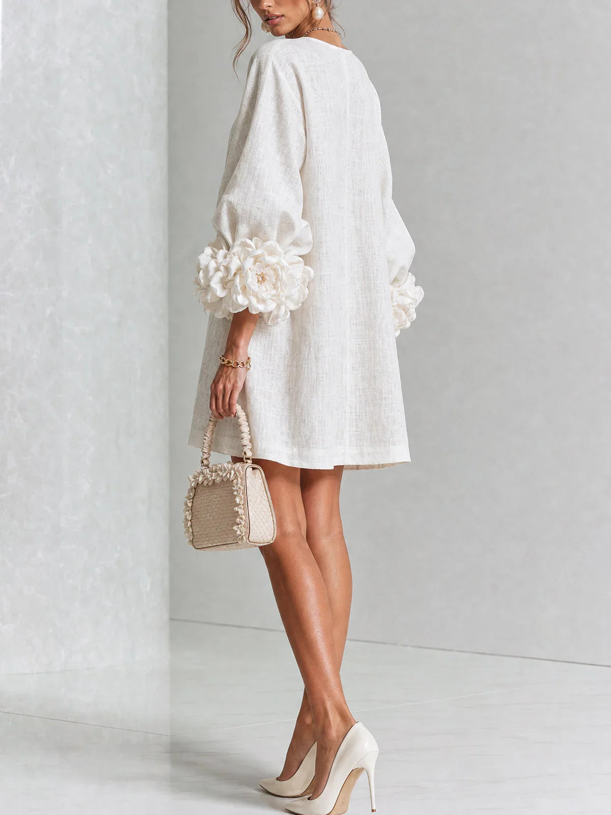 Elena – Minikleid mit floralen Manschetten