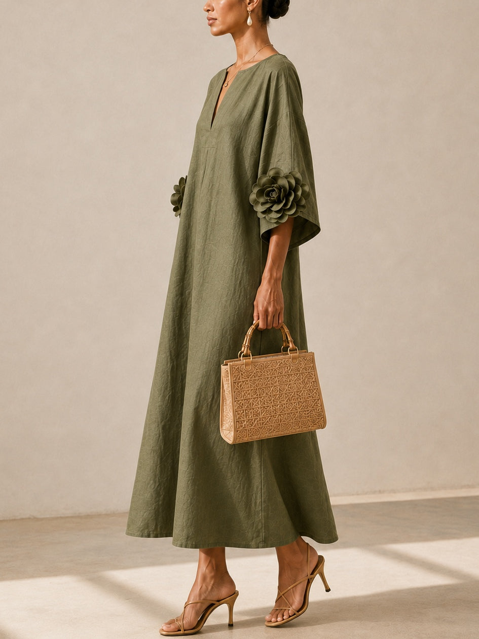 Aurélie | Olivgrünes Midikleid mit V-Ausschnitt und auffälligen Blumenärmeln