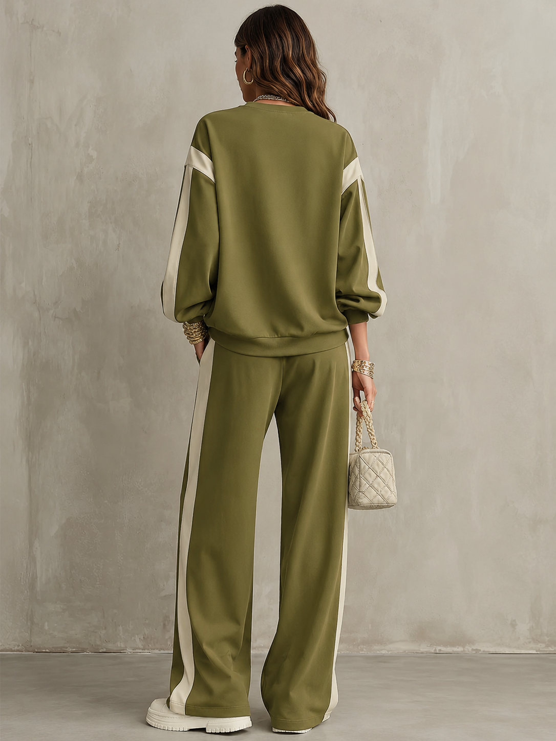 Solange | Olivgrünes Casual-Set aus Rundhals-Sweatshirt und weiter Kordelzughose