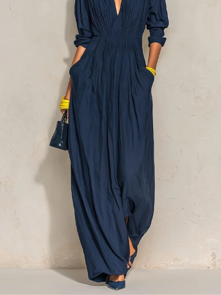 Daniela | Marineblaues plissiertes Maxikleid mit V-Ausschnitt