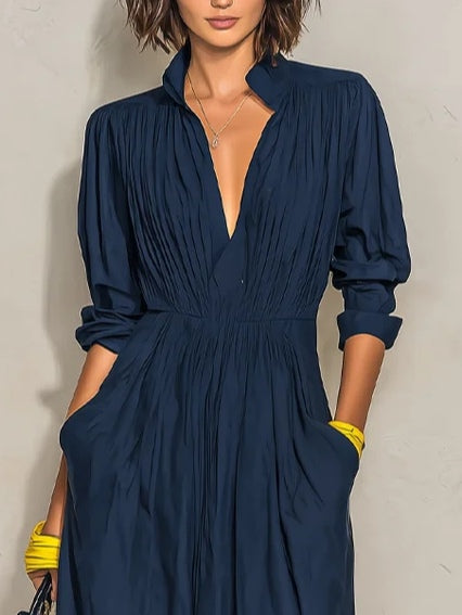 Daniela | Marineblaues plissiertes Maxikleid mit V-Ausschnitt