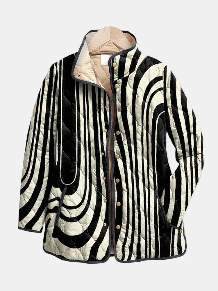 SORAYA | LÄSSIGE STEPPJACKE MIT ABSTRAKTEM GEOMETRISCHEM DESIGN