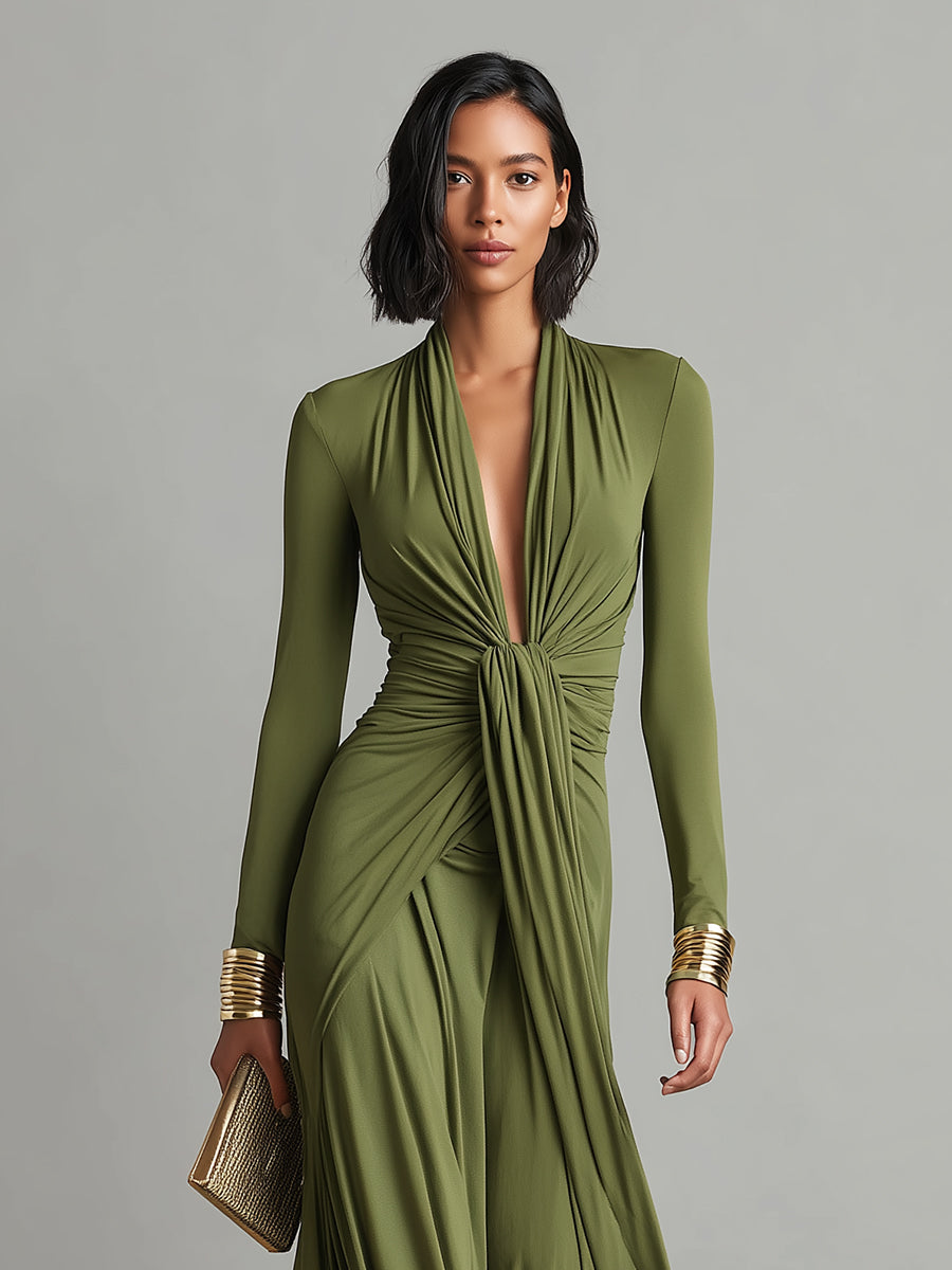 Olivgrünes langes Kleid aus elastischer Seide mit tiefem V-Ausschnitt und gerafften Details, Glamouröses Maxikleid